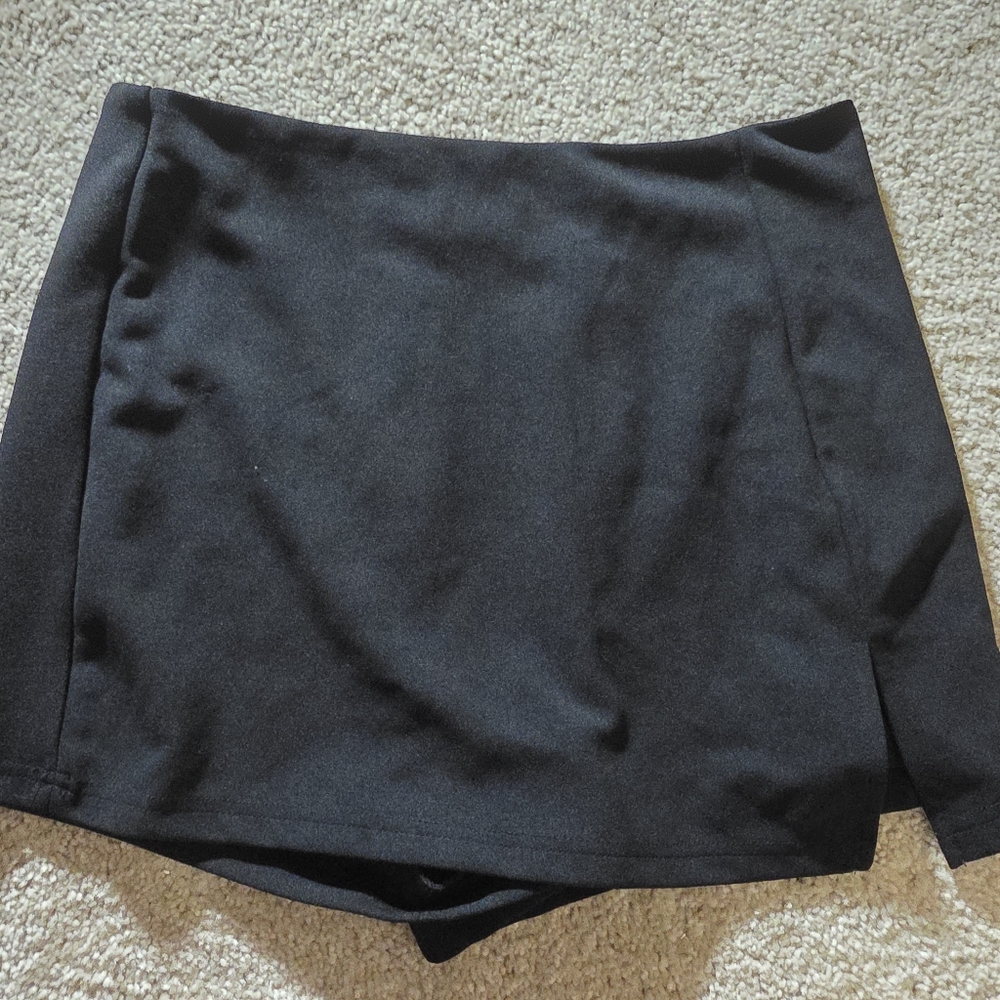 Black Skort